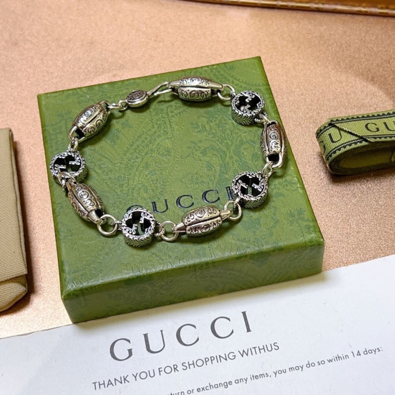 G*u*i bracelets